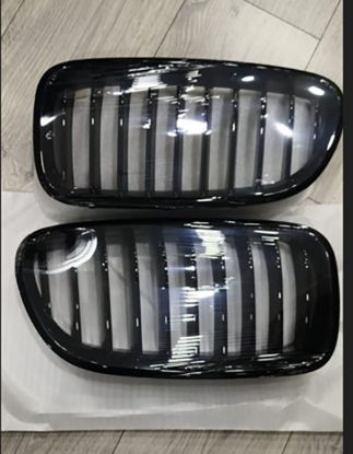 Ön Panjur 10 Çıta Böbrek Set Parlak Siyah BMW F10+lci M Performance 2010-2016 - GKL 340306 resmi