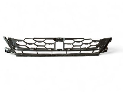 Ön Tampon Orta Izgara S Line Audi A3 2021>> - 8Y0807647B 9B9 resmi
