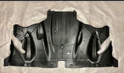 MOTOR ALT MUHAFAZA TESLA MODEL3-MODEL Y ARKA ORTA 2021>> (1.KALITE PLASTIK - 1498771-00-A resmi