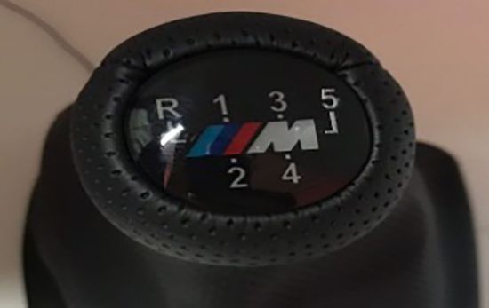 Vites Topuzu M Power 5 Vites Benekli Deri BMW E30 E36 E46 E90 - 25117503231BNK resmi