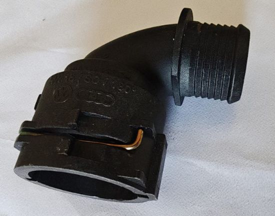 Su Flanşı 90 Derece VAG Tüm Modeller - 8E0122293C/4N0122293 resmi