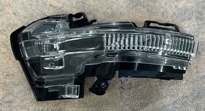 Dış Dikiz Ayna Sinyali Sol Audi A5 A6 E-Tron 2024 ve sonrası - 85B949101 resmi