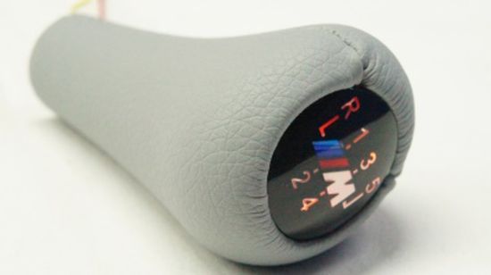 Vites Topuzu Işıklı BMW M Power 5 Vites E30 E34 E36 E39 E46 E60 E62 E90 E92 Gri Deri - 25112231550 GRIM resmi