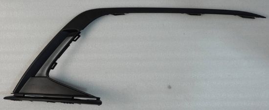 Ön Tampon Sis Çıtası Üst Sol Audi A3 S3 RS3 2021 ve sonrası - 8Y0807533A 9B9 resmi