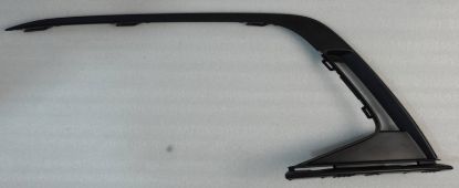 Ön Tampon Sis Çıtası Üst Sağ Audi A3 S3 RS3 2021 ve sonrası - 8Y0807534A 9B9 resmi