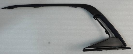 Ön Tampon Sis Çıtası Üst Sağ Audi A3 S3 RS3 2021 ve sonrası - 8Y0807534A 9B9 resmi