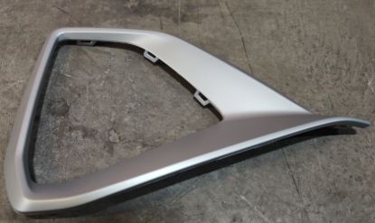 Sis Kapağı Süs Çıtası Mat Krom Sağ Audi Q2 SQ2 2022 ve sonrası - 81A853054B TB2 resmi