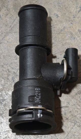 Su Flanşı (Hararet Müşürü ile) Peugeot 308 3008 5008 Citroen C3 C4 Partner Rifter 2008 - 9819654480/GKL 353988 resmi